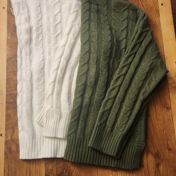 2 Cable Knit Sweaters Christmas Tree Green and Snow White - Picture 2 of 9